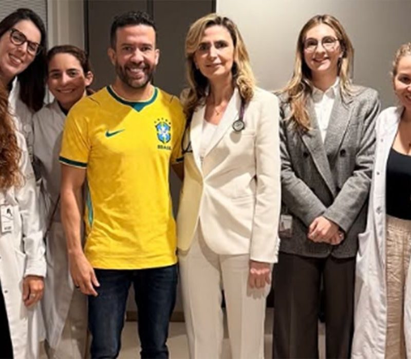 André Janones recebe alta e deixa hospital em São Paulo