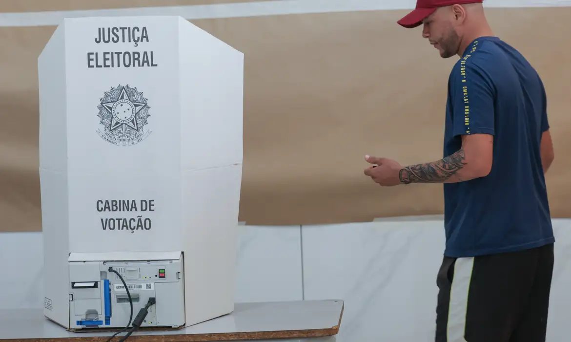 Antes da urna, papel e caneta: prepare sua colinha para votar