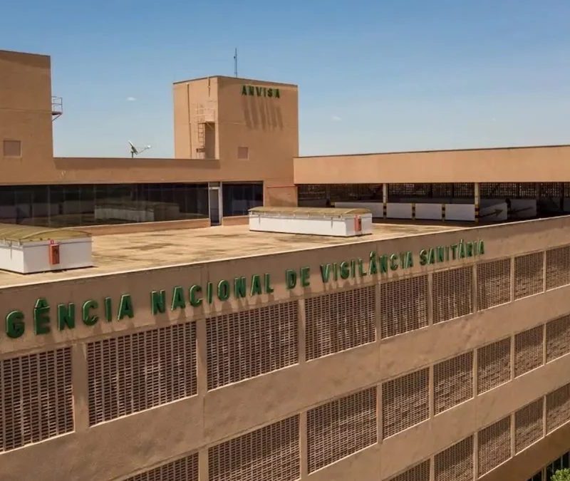 Anvisa suspende lote da Janssen por possível presença de vidro