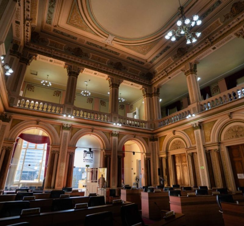 Apenas cinco dos 25 vereadores de Curitiba que tentaram se eleger deputado tiveram sucesso