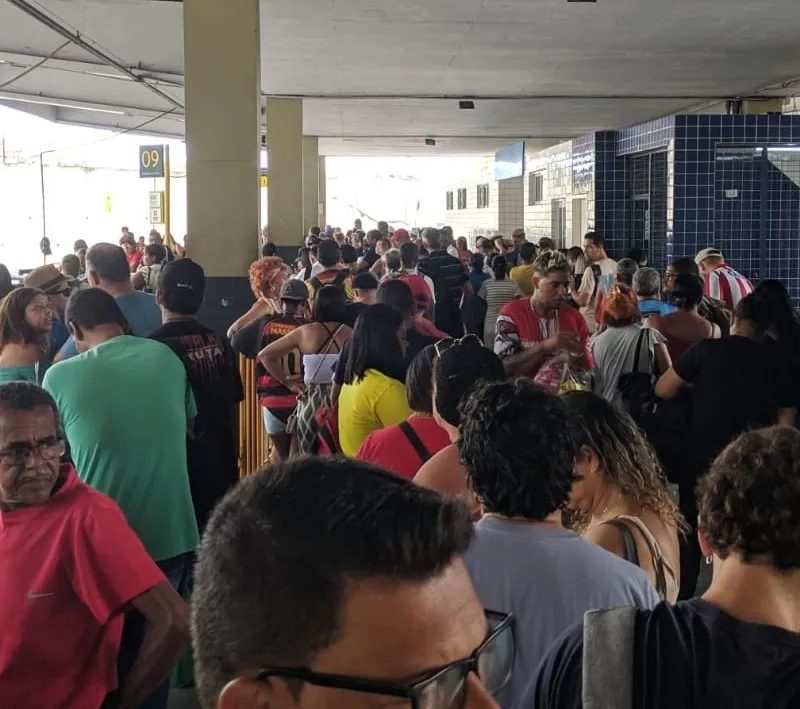 Após denúncias de falta de ônibus, TRE-PE manda restabelecer frota e viagens no Grande Recife