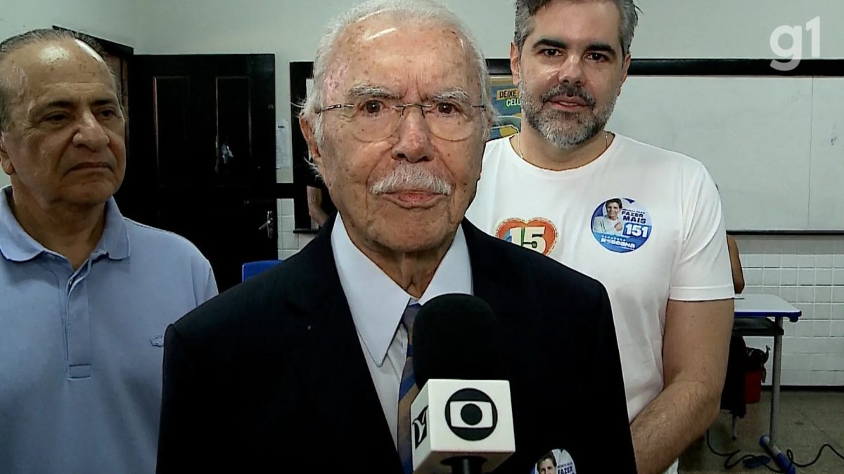 Após receber alta hospitalar, José Sarney vota em São Luís neste domingo (4)