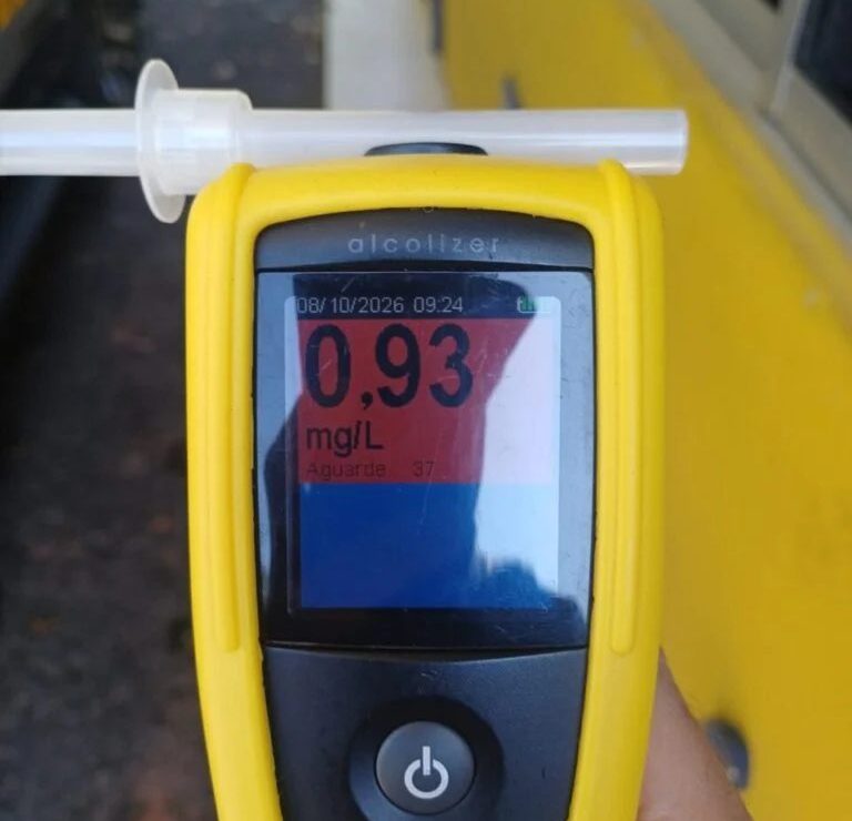 Às vésperas do início do feriado, motorista de é flagrado dirigindo carreta alcoolizado no Paraná