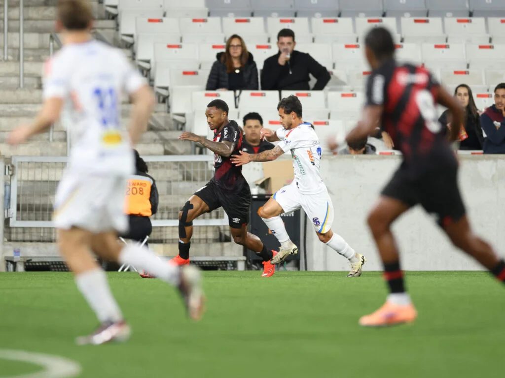 Athletico vence o São Joseense e dorme na vice-liderança da Copa Paraná