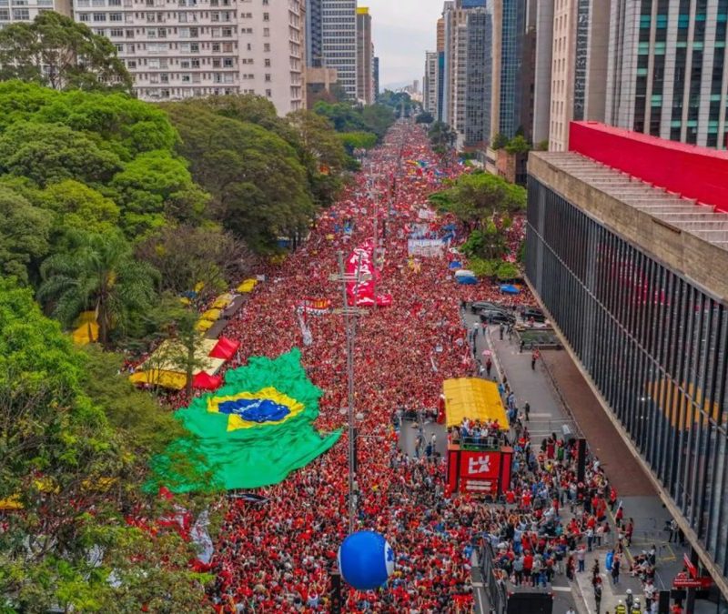 Ato de Lula em São Paulo ocupou 7 quarteirões da av. Paulista