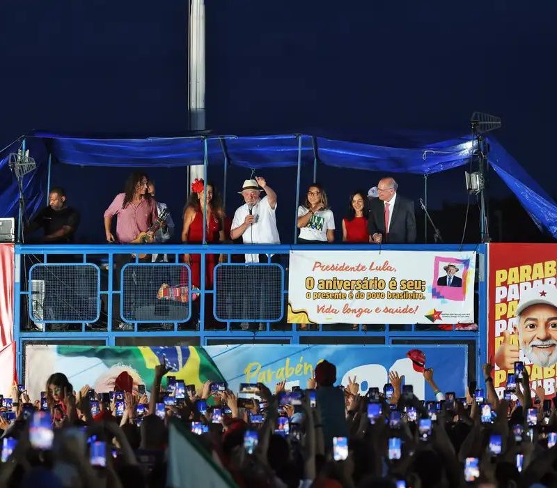 “Ato vergonhoso”, diz Lula sobre fuga de Flávio Bolsonaro
