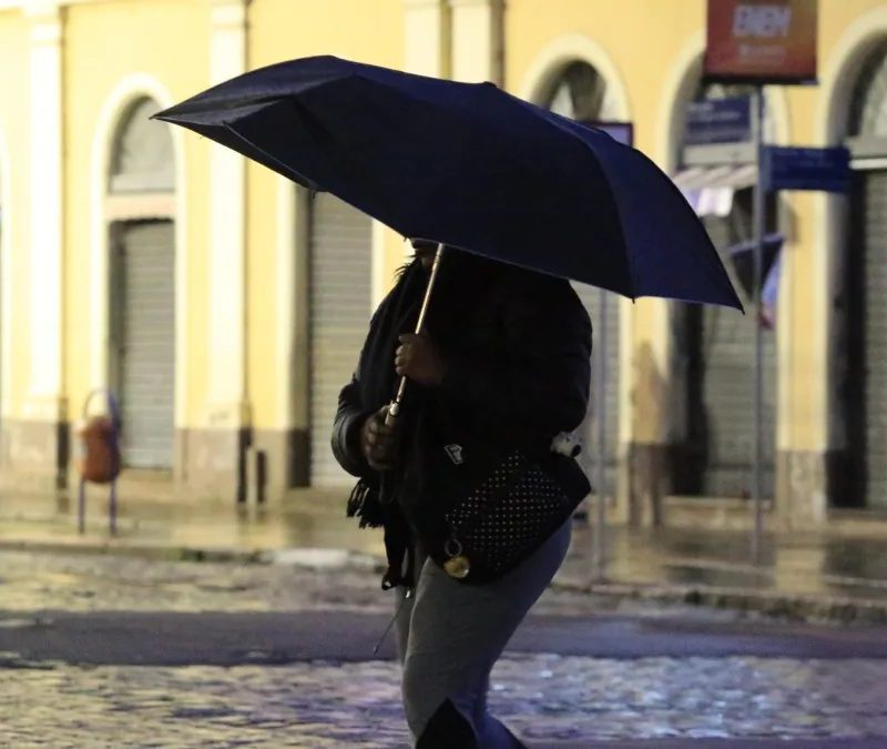 Aviso da Defesa Civil do Rio Grande do Sul prevê virada no tempo e tempestades com granizo e ventos de até 80 km/h