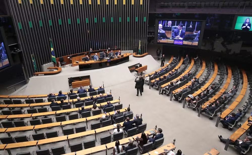 Bancada federal da Bahia tem 28% de renovação e taxa de reeleição de 72% nas eleições de 2026