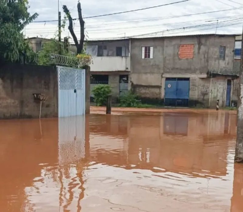 Bombeiros encontram corpo de mulher levada por correnteza