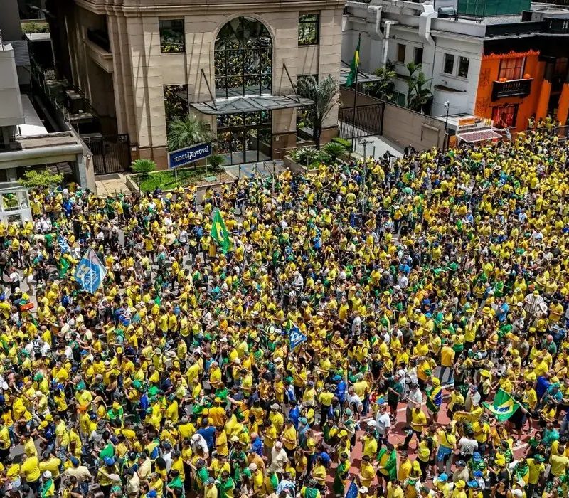Campanha de Flávio Bolsonaro realiza manifestação na Paulista