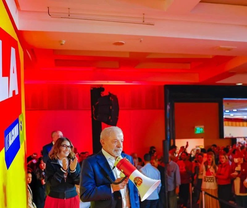 Campanha de Lula reclama da Meta a observadores internacionais