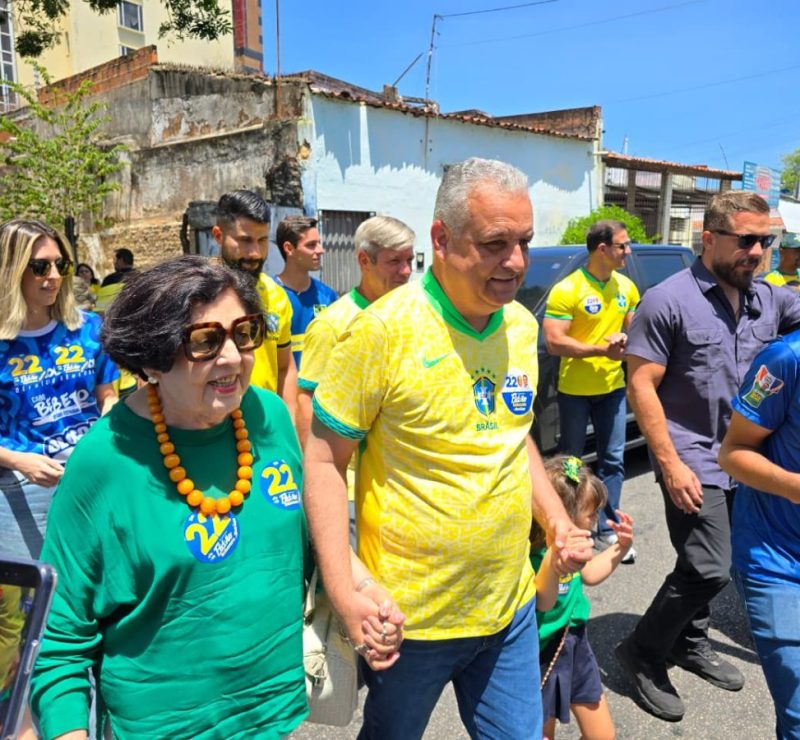 Candidato a vice-presidente, Alfredo Gaspar de Mendonça vota em Maceió