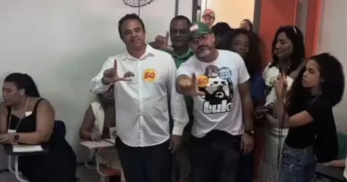 Candidato ao Governo da Bahia, Ronaldo Mansur vota no PAF 3 da UFBA em Salvador