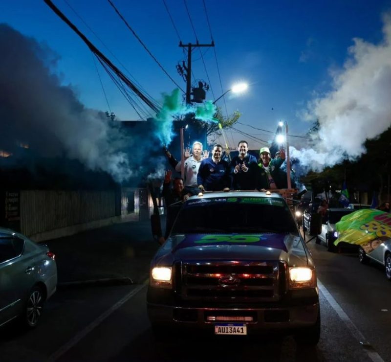 Candidatos a governador fazem carreatas e caminhadas na Grande Curitiba no último dia de campanha