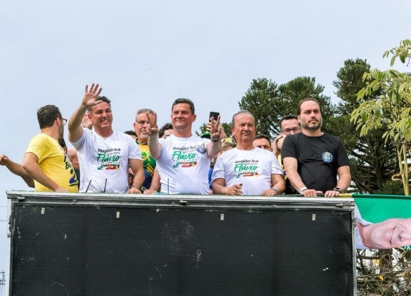 Carreata e motociata em Curitiba reúnem governadores do Sul em apoio a Flávio Bolsonaro