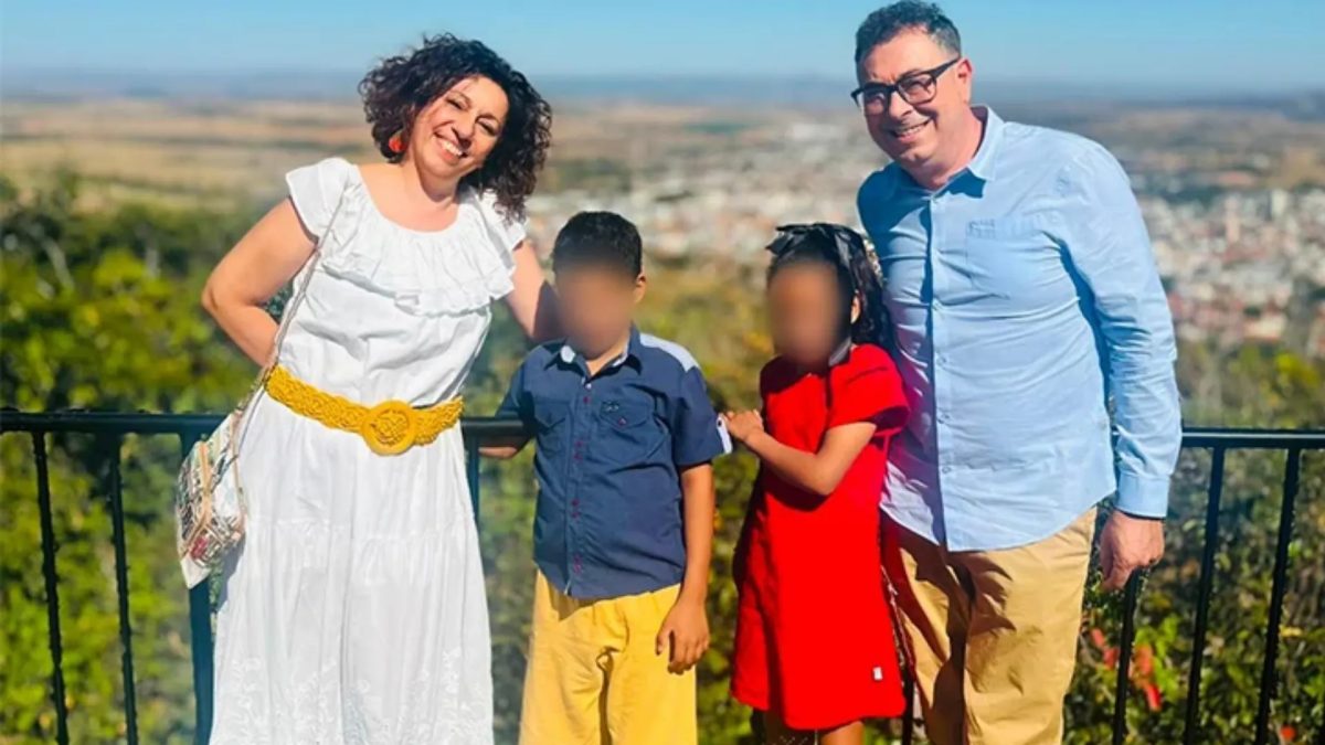Casal italiano que adotou irmãos brasileiros fazia videochamadas e passou um mês com crianças em Goiás antes de adoção