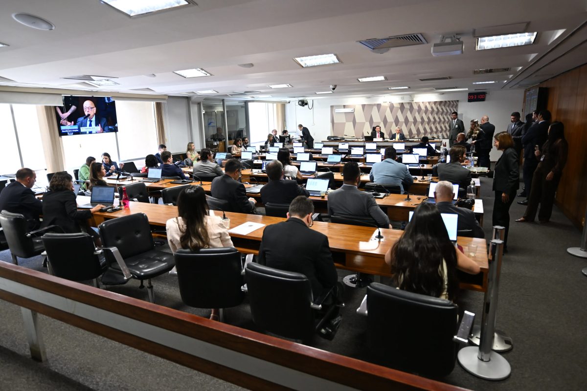 CCJ do Senado conclui aprovação da PEC da Segurança; texto vai ao plenário