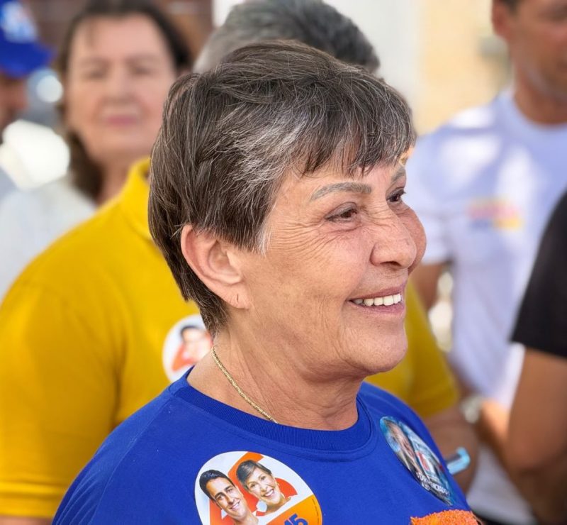 Célia Rocha, candidata a vice-governadora de JHC, vota em Arapiraca
