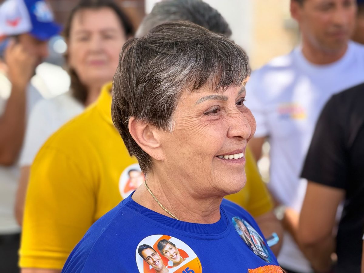 Célia Rocha, candidata a vice-governadora de JHC, vota em Arapiraca