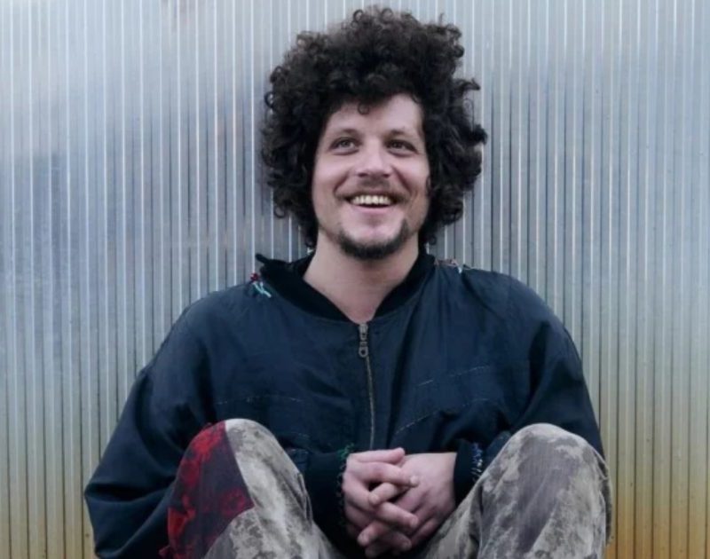 Chico Chico traz espetáculo “Let It Burn” para Salvador em janeiro; ingressos começam a ser vendidos nesta terça