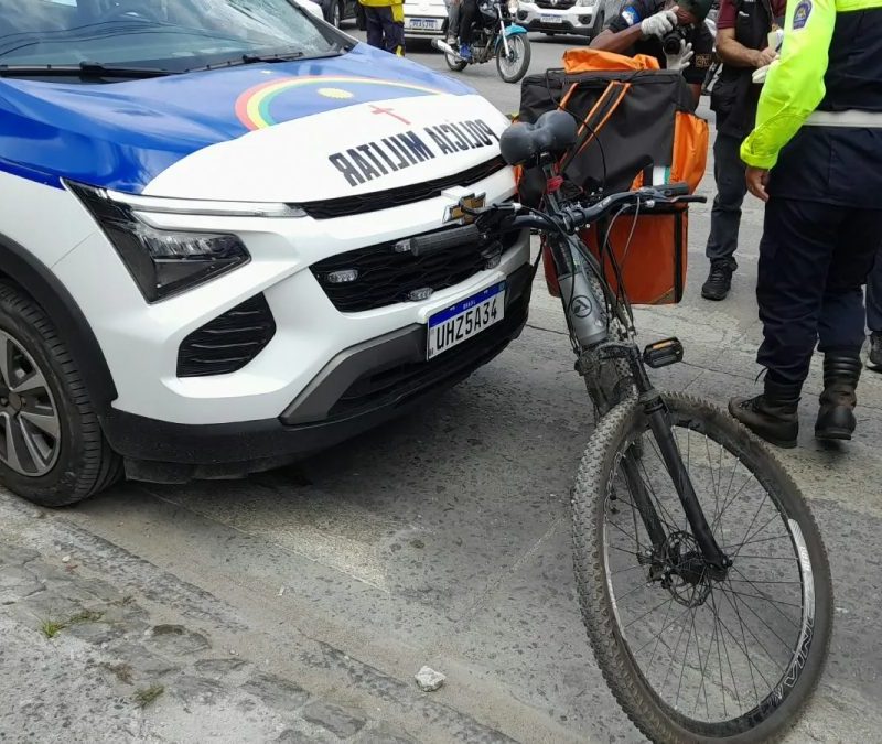 Ciclista morre atropelado por viatura da Polícia Militar em avenida do Recife