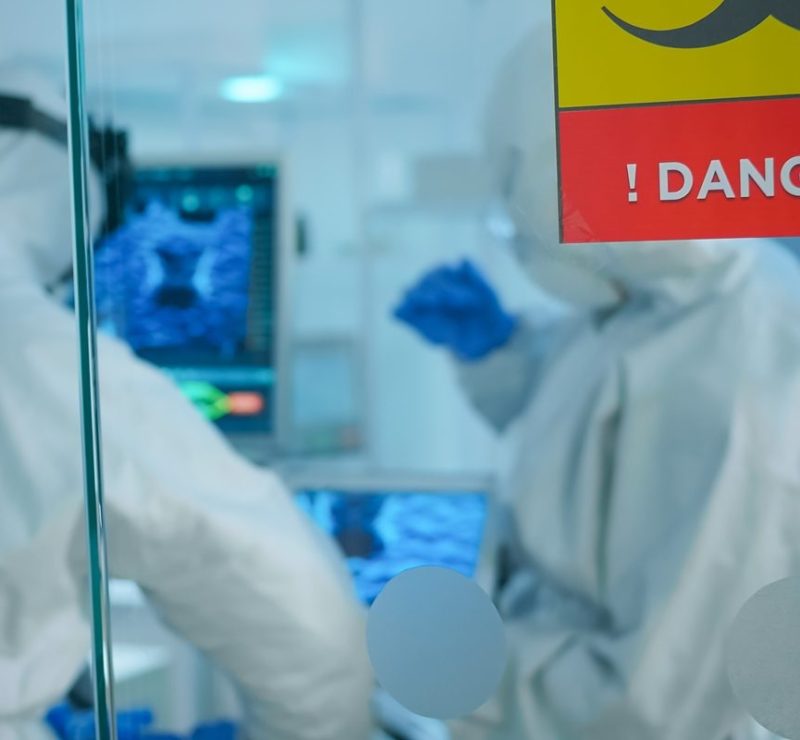 Cientista morre com infecção desconhecida e laboratório entra em quarentena