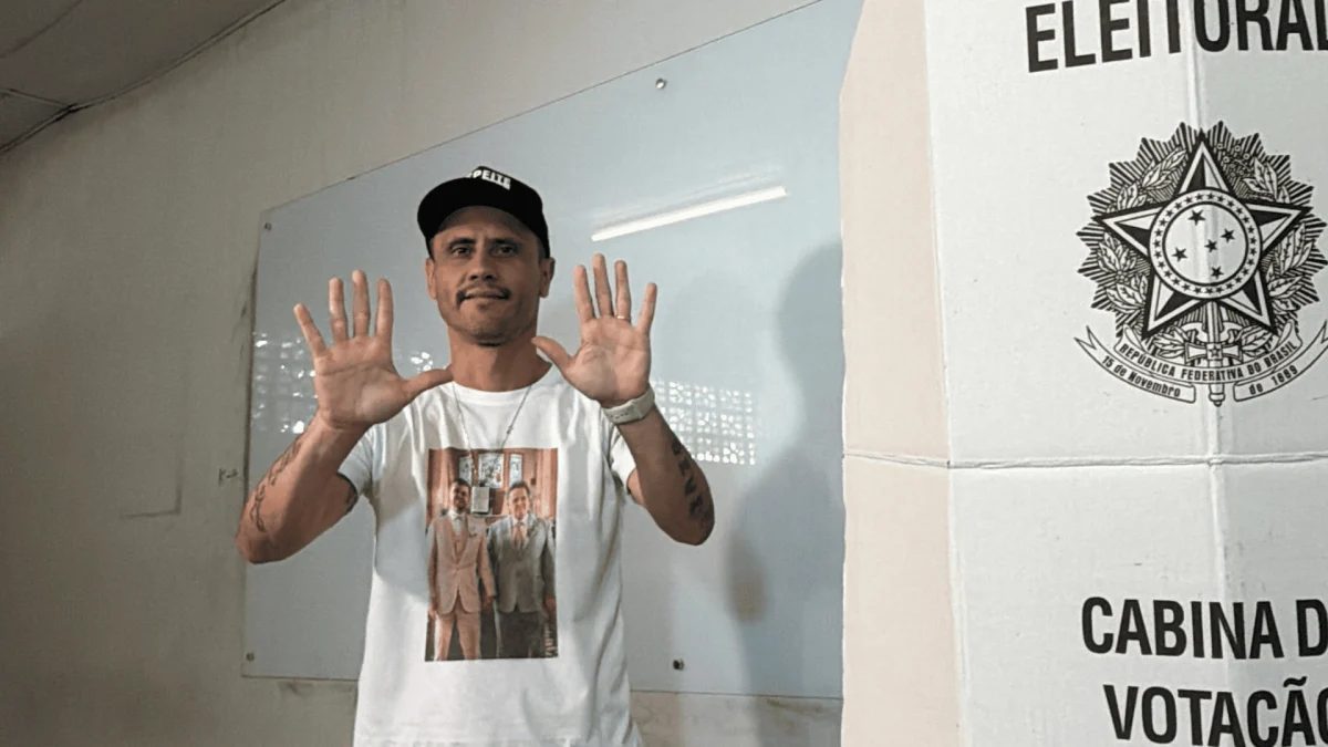 Cleitinho vota em Divinópolis (MG)