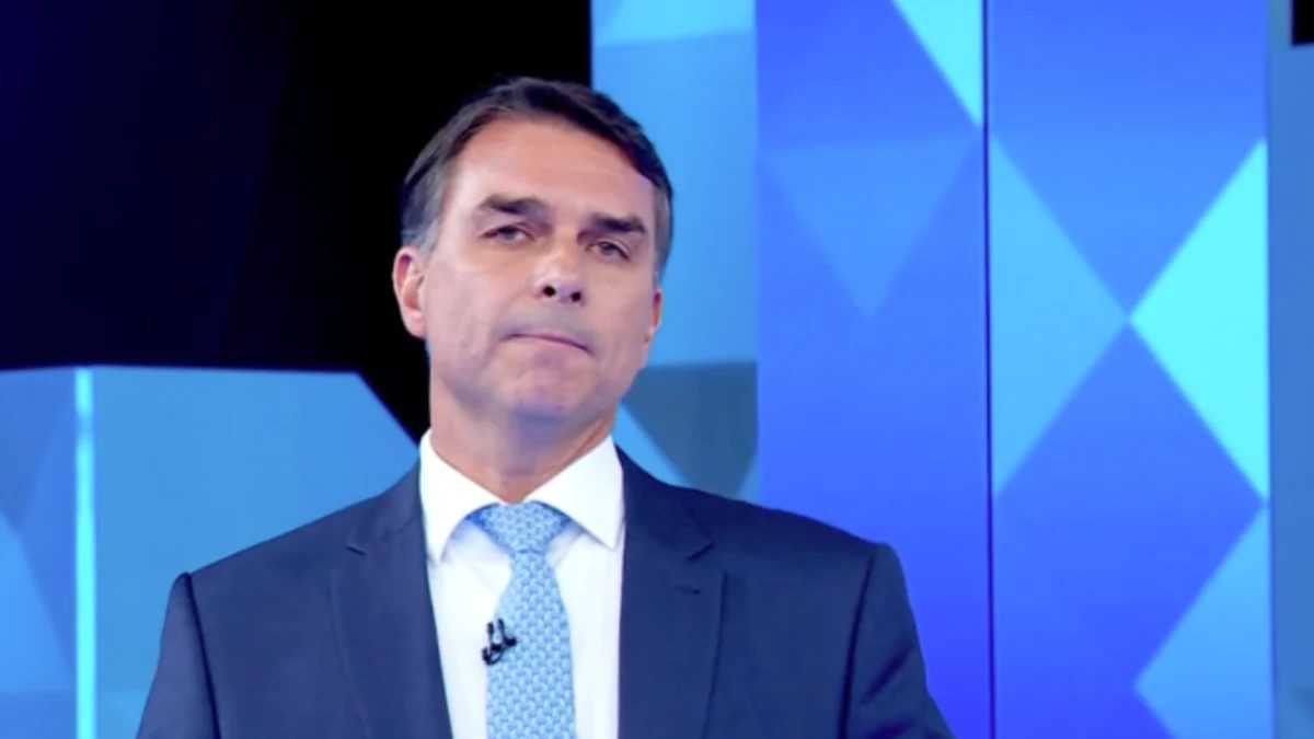 Coaf aponta R$ 1,3 mi em transações atípicas de Flávio Bolsonaro