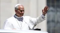 Como a transparência sobre a saúde molda a imagem do papa?
