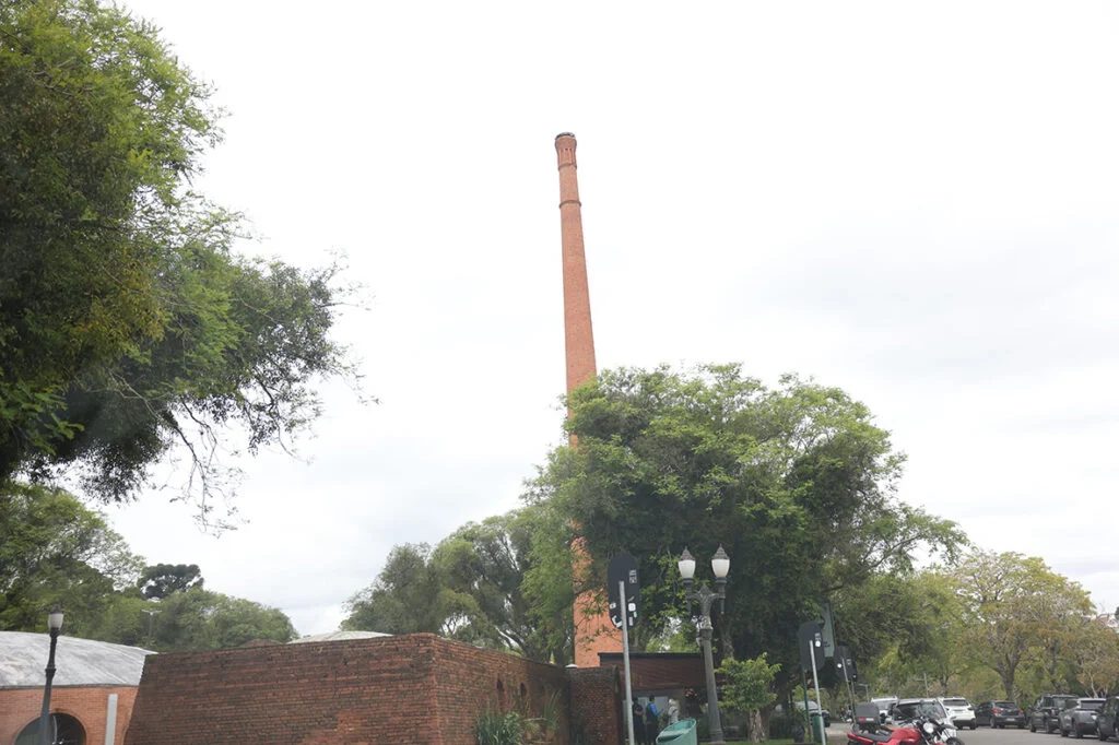 Como chaminés com mais de 30 metros de altura se tornaram patrimônio histórico e industrial de Curitiba
