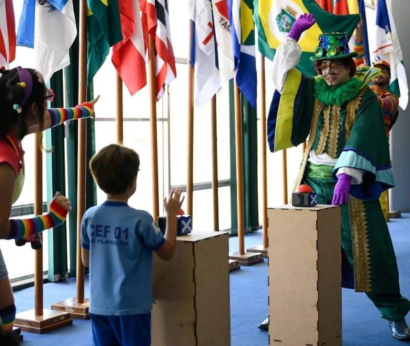 Congresso tem visita guiada com teatro para público infantil