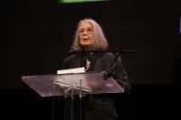 Conheça Anne Carson, vencedora do Prêmio Nobel de Literatura 2026