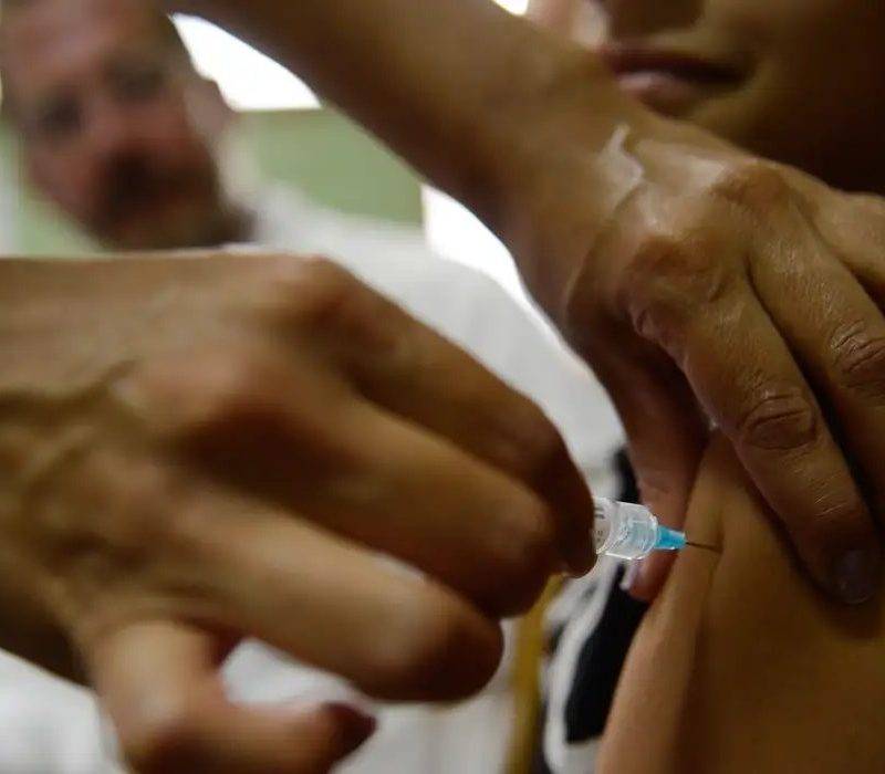 Consultas por lesões pré-cancerígenas caem após vacina contra HPV