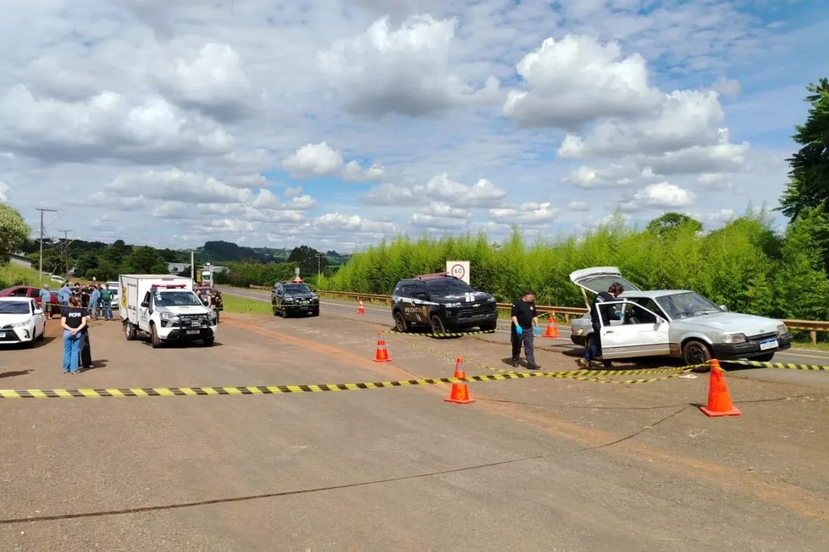 Corpo esquartejado é encontrado em porta-malas de carro durante abordagem e sete pessoas são detidas, no Paraná