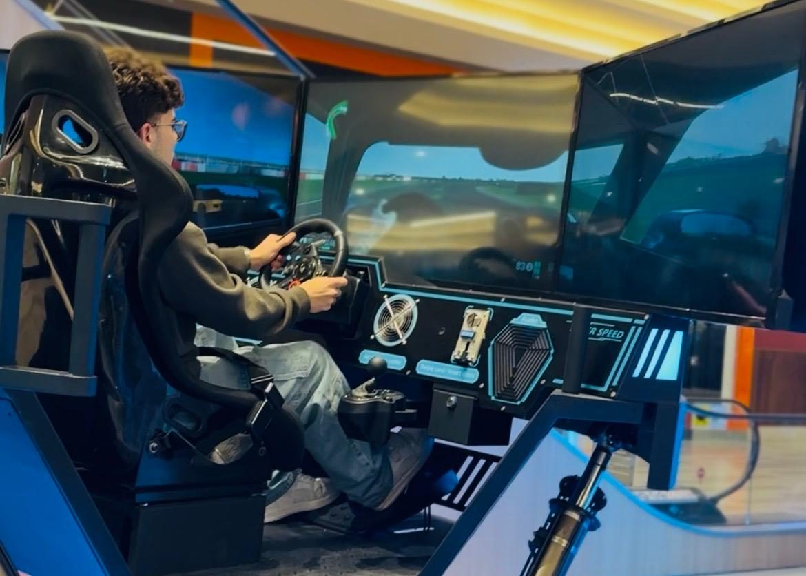 Curitiba ganha simulador 9D com realidade virtual, vento, calor, frio e força G