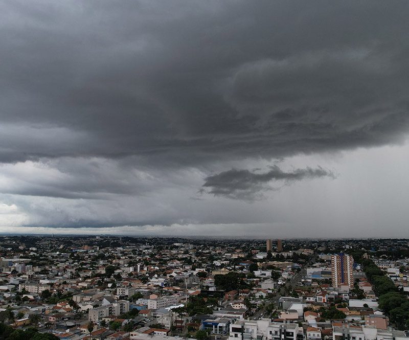 Curitiba tem temperaturas em declínio e céu nublado