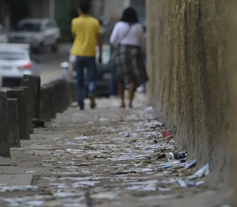 De uso de celular na cabine a desordem: Paraná registra oito ocorrências nas primeiras horas de votação