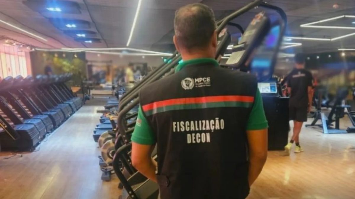 Decon autua 14 academias de Fortaleza por falta de desfibriladores e outras irregularidades; veja quais são