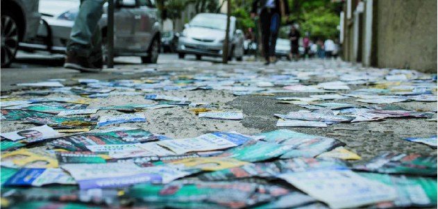 Derramamento de “santinhos” toma calçadas e vias públicas de São Luís no dia da eleição