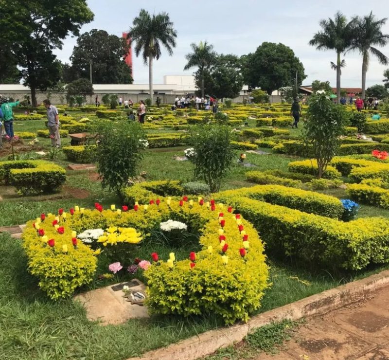 Dia do Servidor e Finados: veja o que abre e o que fecha em Goiás