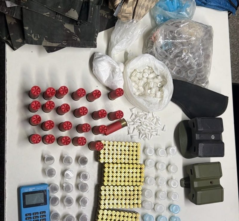 Drogas e munições são apreendidas pela PM no bairro do Calabar, em Salvador