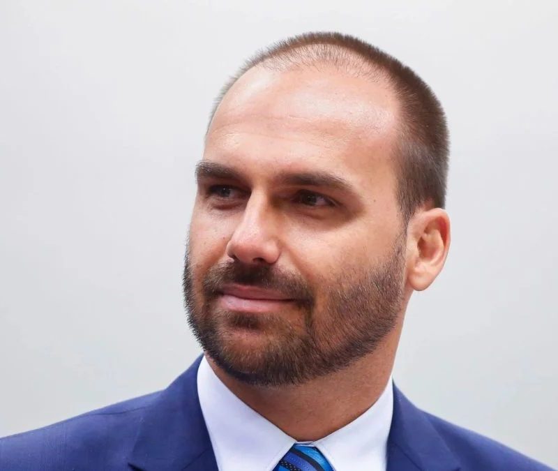 Eduardo Bolsonaro sugere que pode ser chanceler de Flávio