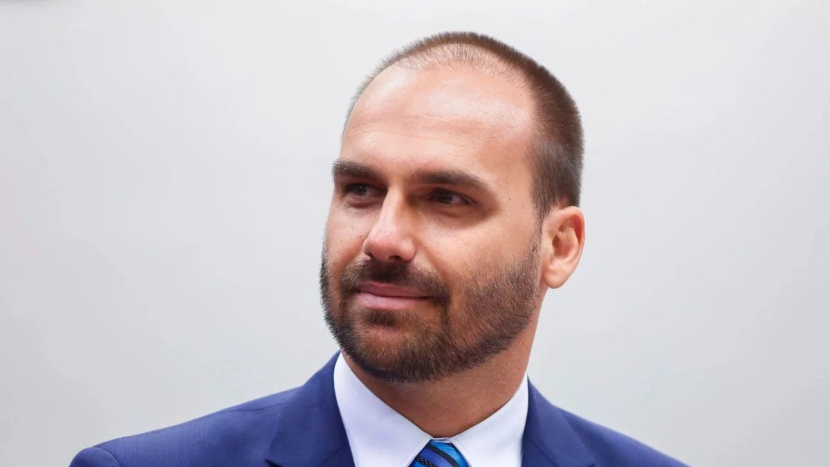 Eduardo Bolsonaro sugere que pode ser chanceler de Flávio