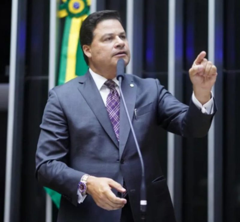 Eleições 2026 no Paraná: Sandro Alex visita cidades do Oeste em carreatas e termina o dia em Curitiba
