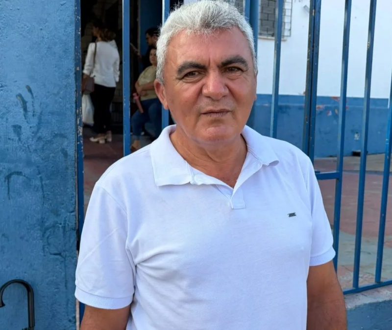 Eleitor chega ao local de votação 2h e meia antes da abertura dos portões no Ceará