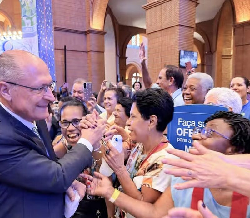 Em Aparecida, Alckmin pede isenção da Justiça Eleitoral