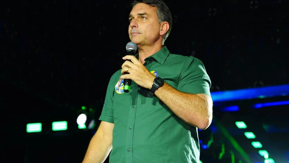 Em carta “ao povo de Deus”, 47 bispos dizem que Flávio ameaça democracia