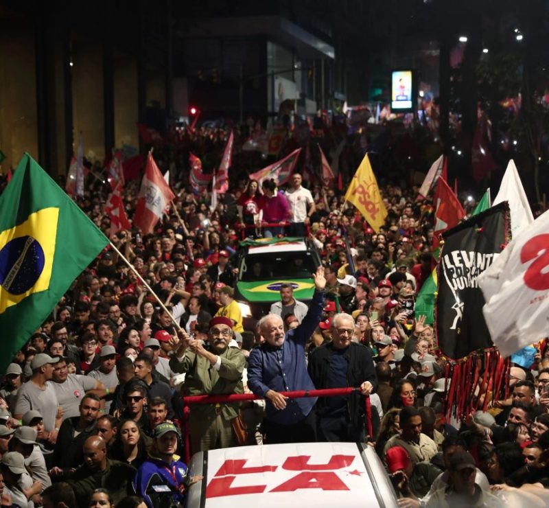 Em Porto Alegre, Lula faz maior votação em capitais fora do Nordeste