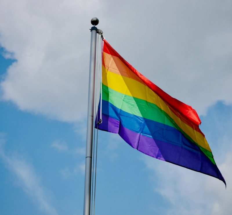 Empresária baiana é alvo de ação civil após dizer nas redes sociais que ser LGBT não é normal