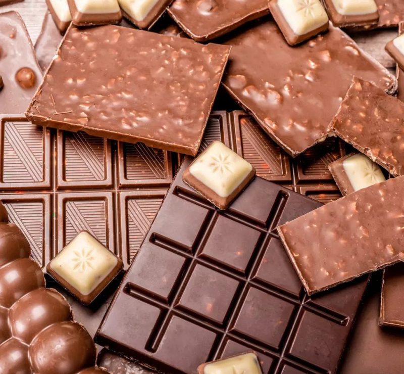 Empresas de chocolates são condenadas a instalar telas nos caixas em São Luís